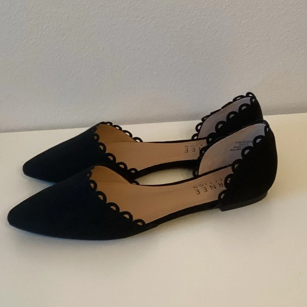 New WB Journee Collection Black Scalloped Women Shoes
